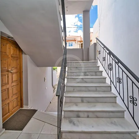 Apartament Ira Ermioni